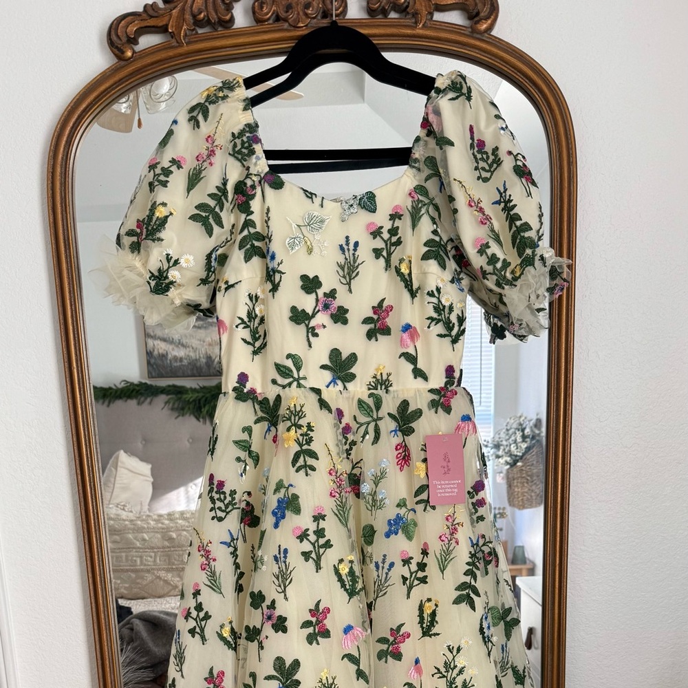 Ivy City Co Amora in multicolor Floral Maxi Dress